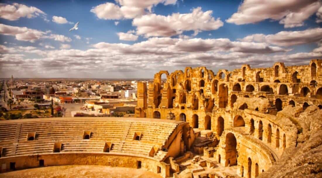 Amfiteatrul El Jem ruine romane cu arcade masive si tribune de piatra