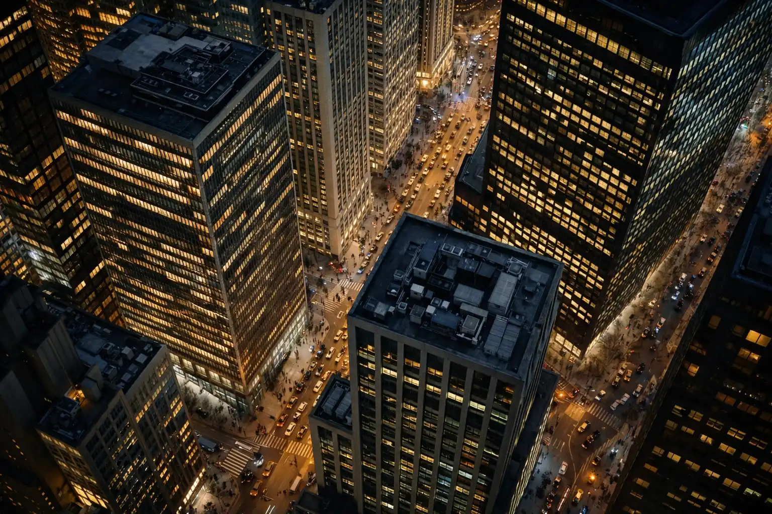 Panoramă de noapte a unui oraș modern cu lumini strălucitoare