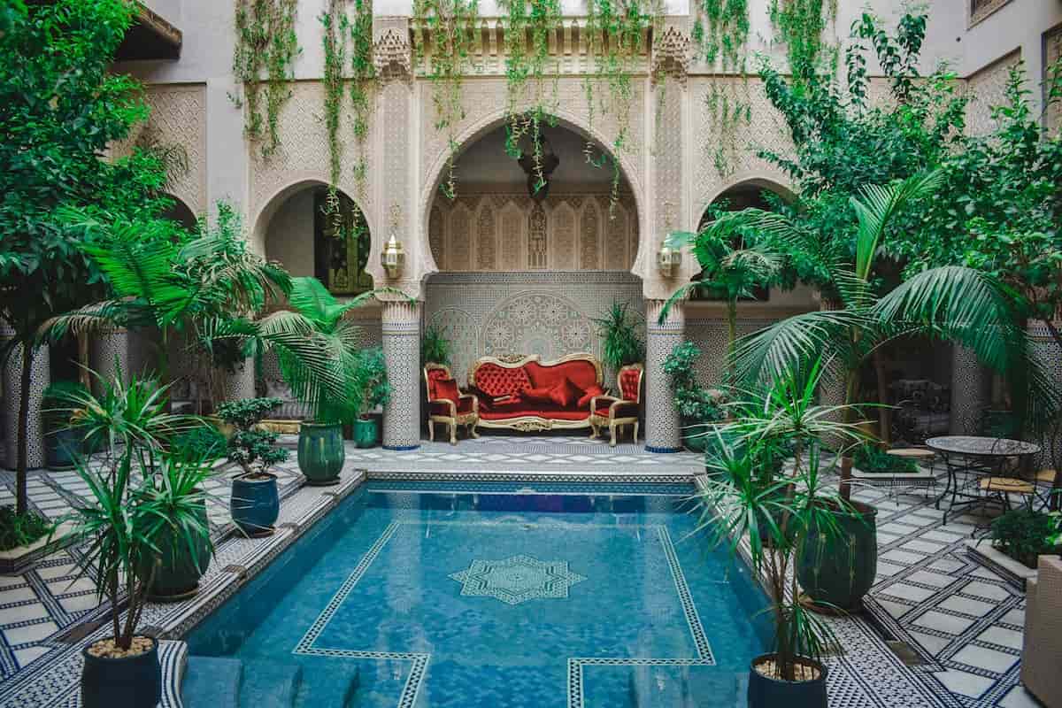 Interior de curte marocana din Fez